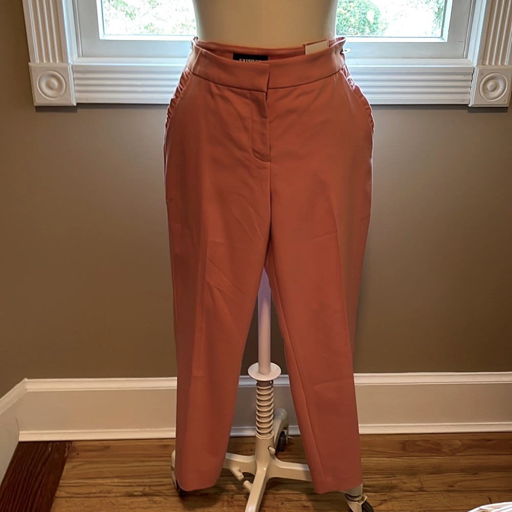 Express! Brand New Ankle Mid Rise Pants! Color is a peach/mauve